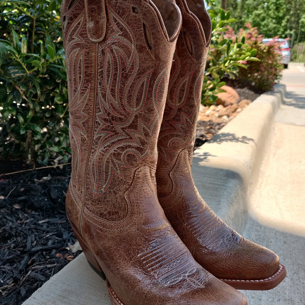 Ariat Women's Fashion Boots size 8